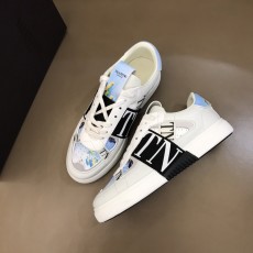 발렌티노 스니커즈