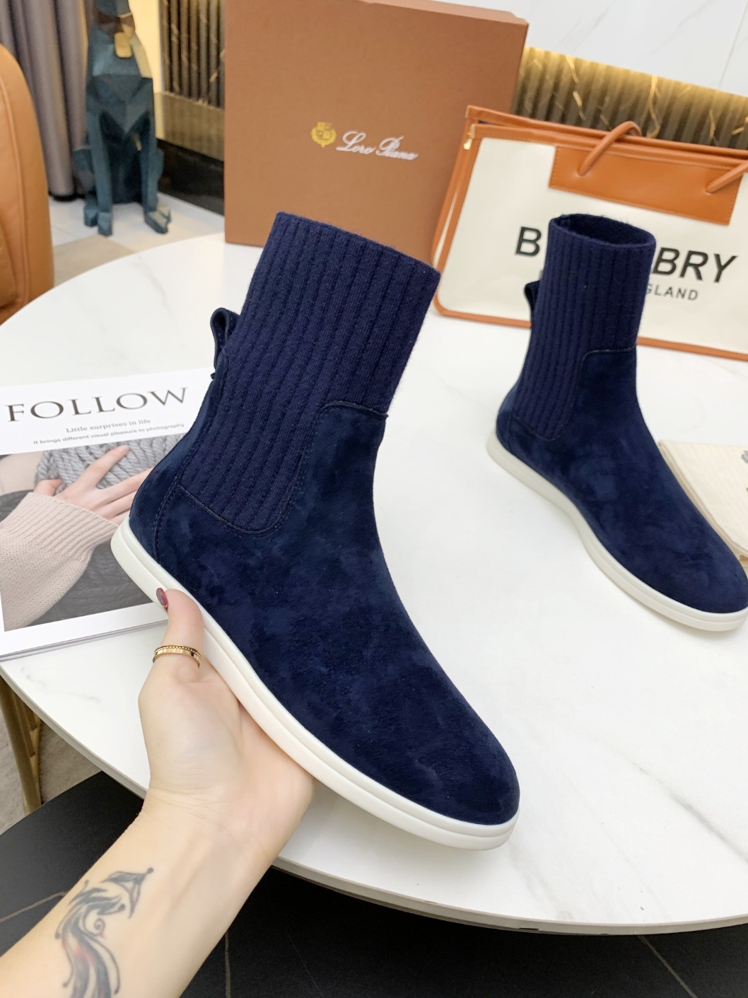 로로피아나 스니커즈