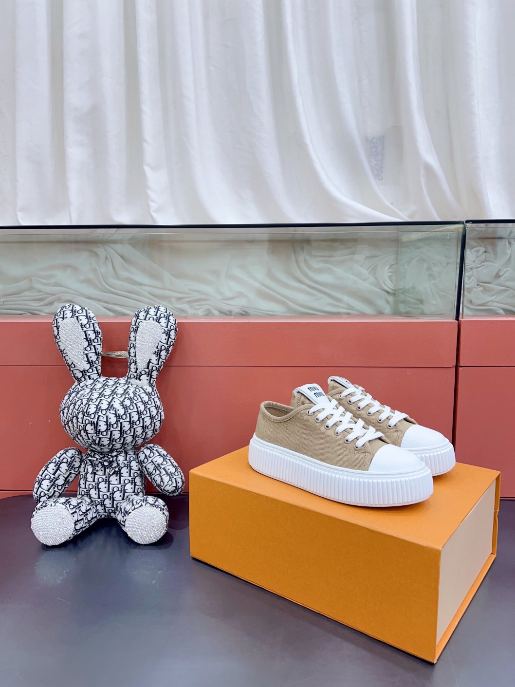 미우미우 스니커즈