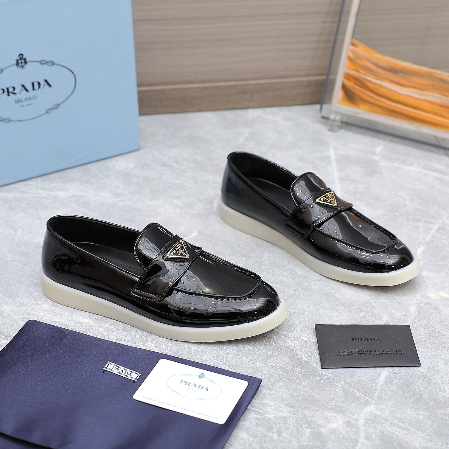 프라다 로퍼
