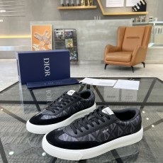 디올 스니커즈