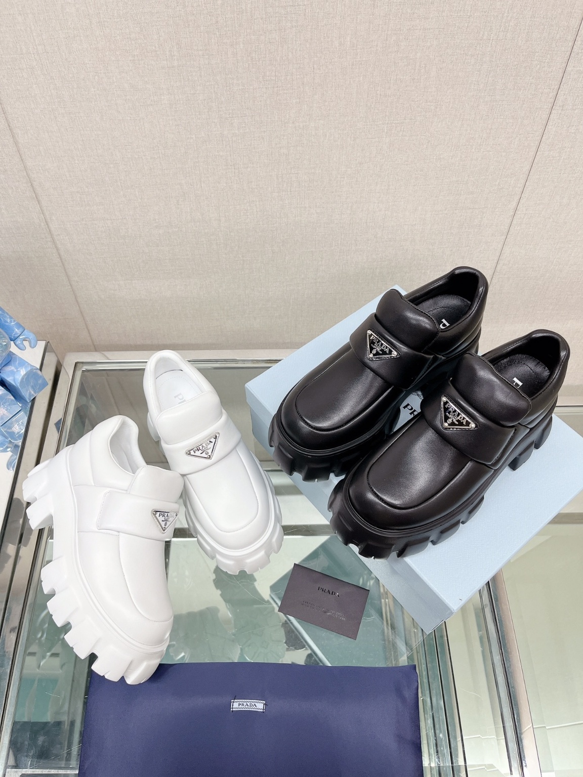 프라다 로퍼