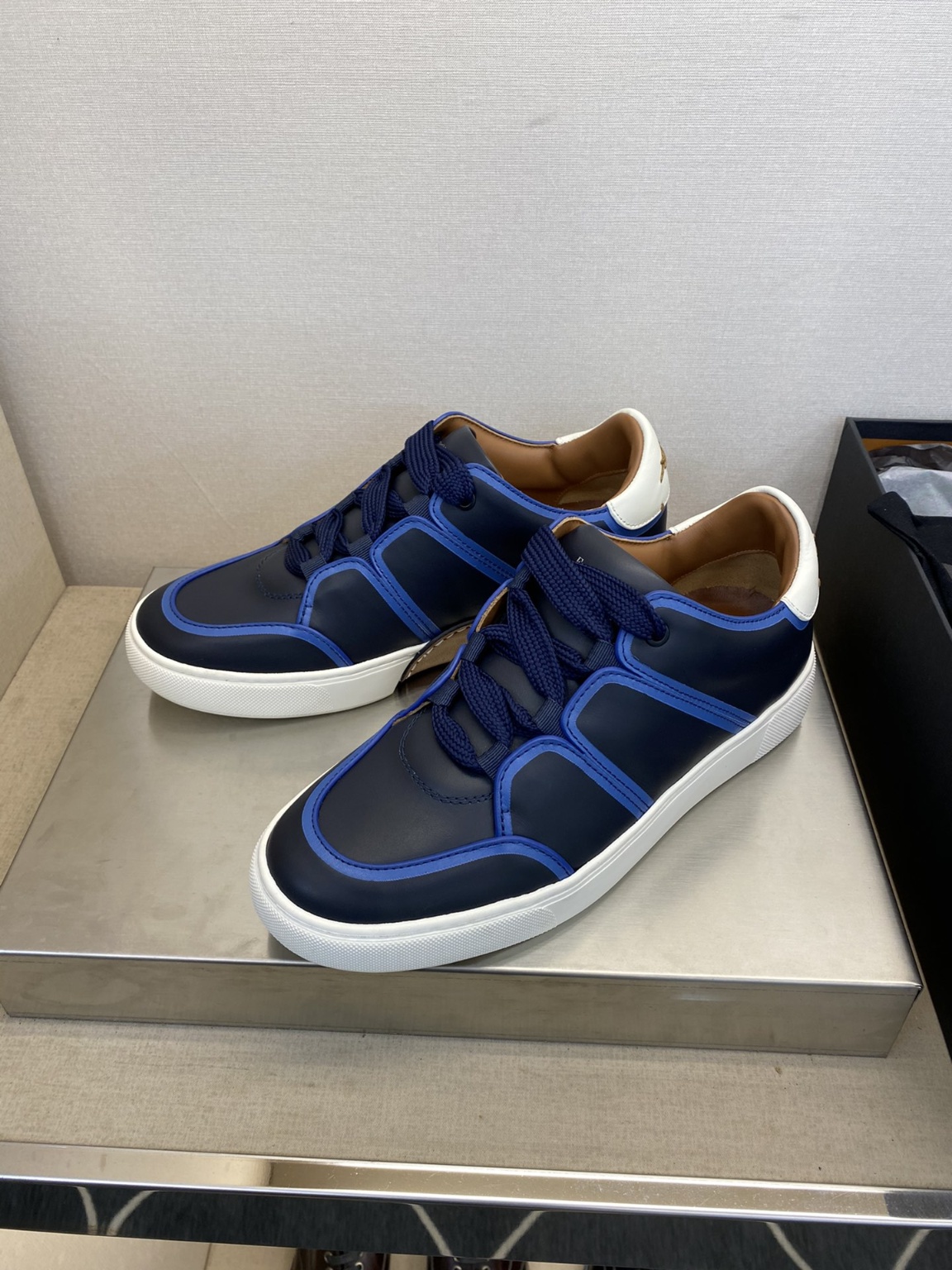 에르메네질도제냐 스니커즈