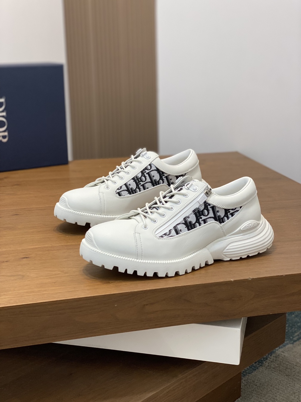 디올 스니커즈