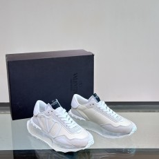 발렌티노 스니커즈