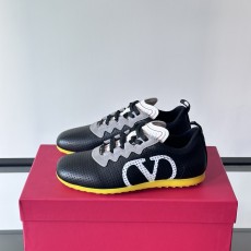 발렌티노 스니커즈
