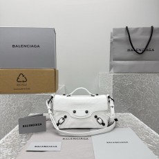 발렌시아가 르시티나노플랩백
